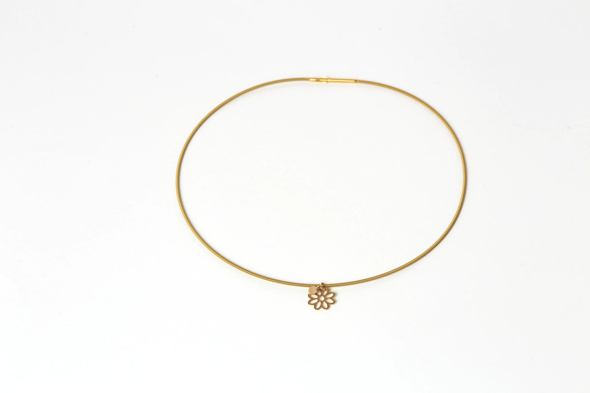 Collana in acciaio con margherita