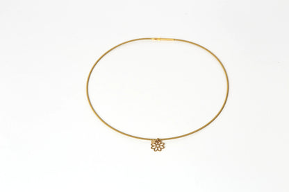 Collana in acciaio con margherita