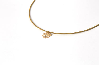Collana in acciaio con margherita
